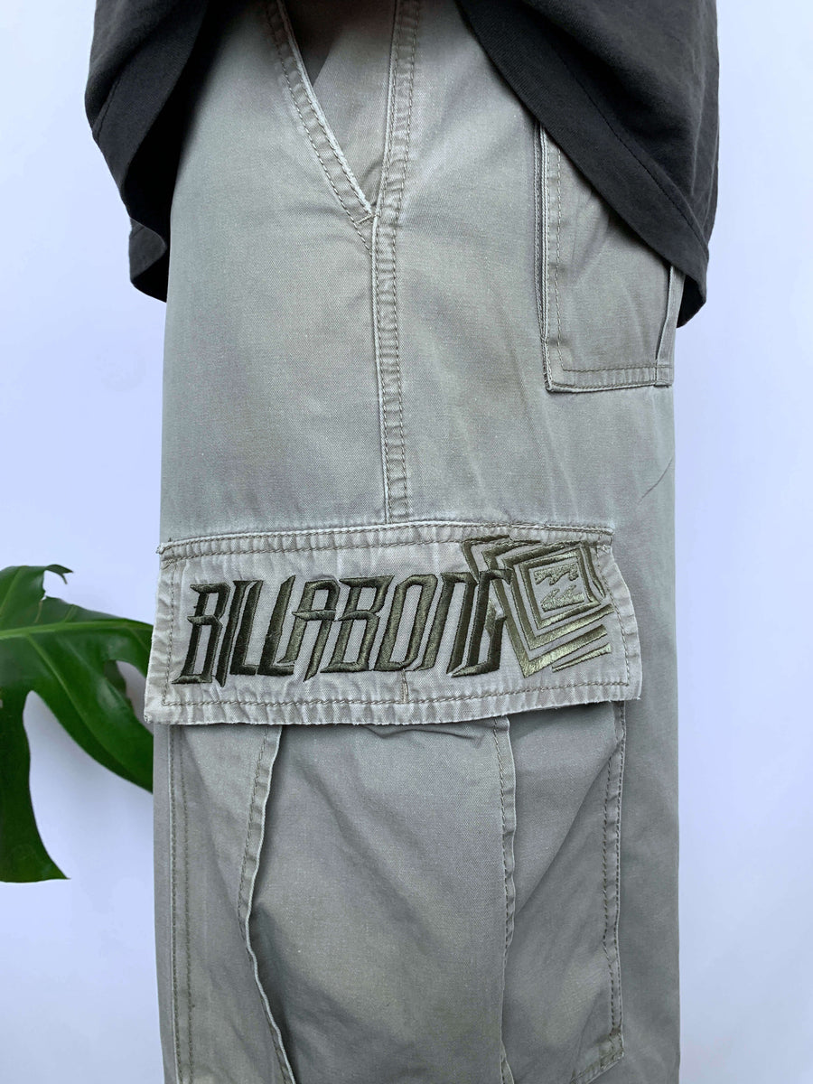 VINTAGE BILLABONG EMBROIDERED CARGO SHORTS - W32