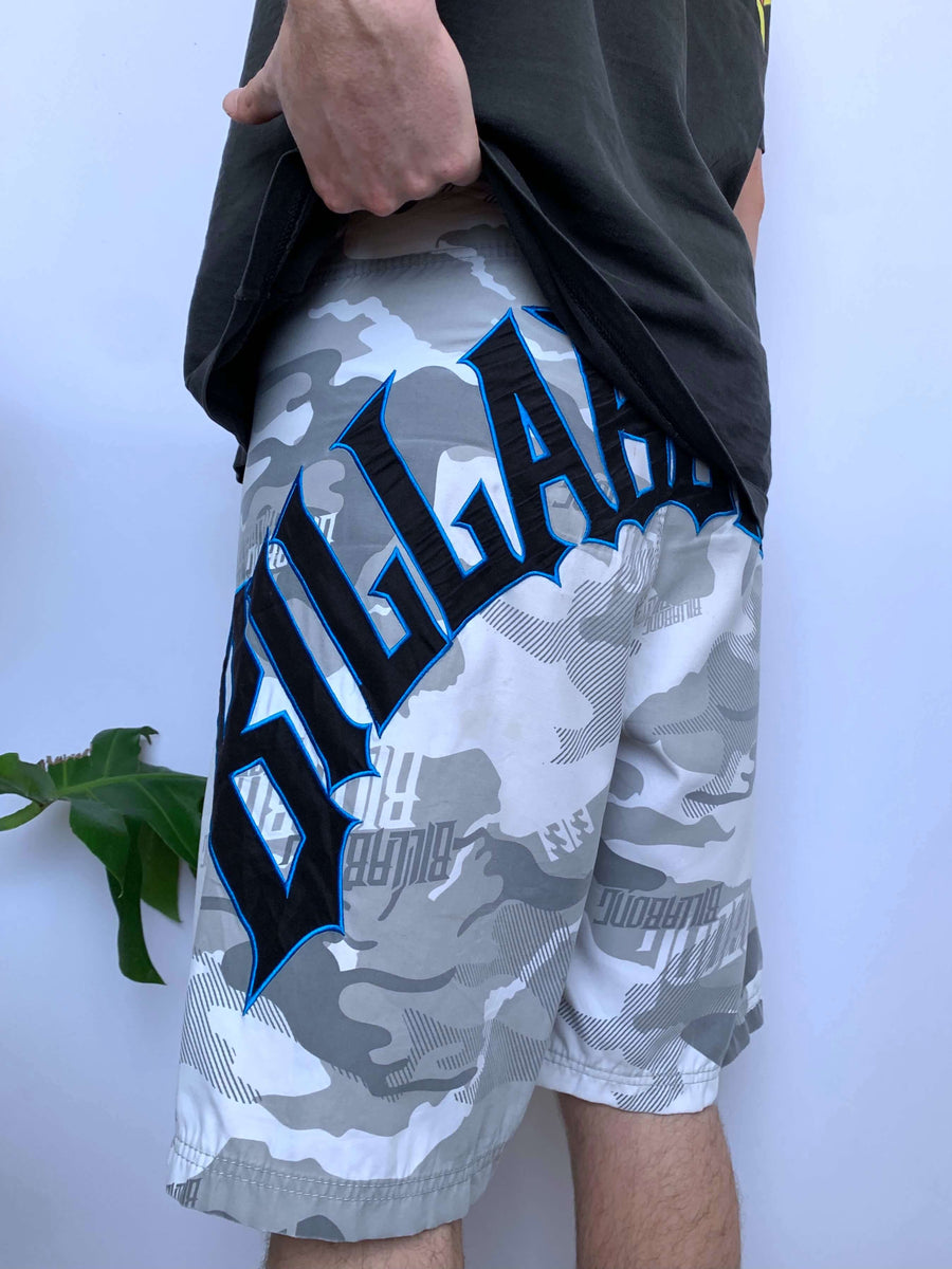 Y2K BILLABONG BIG SPELLOUT CAMO BOARDIES - W30