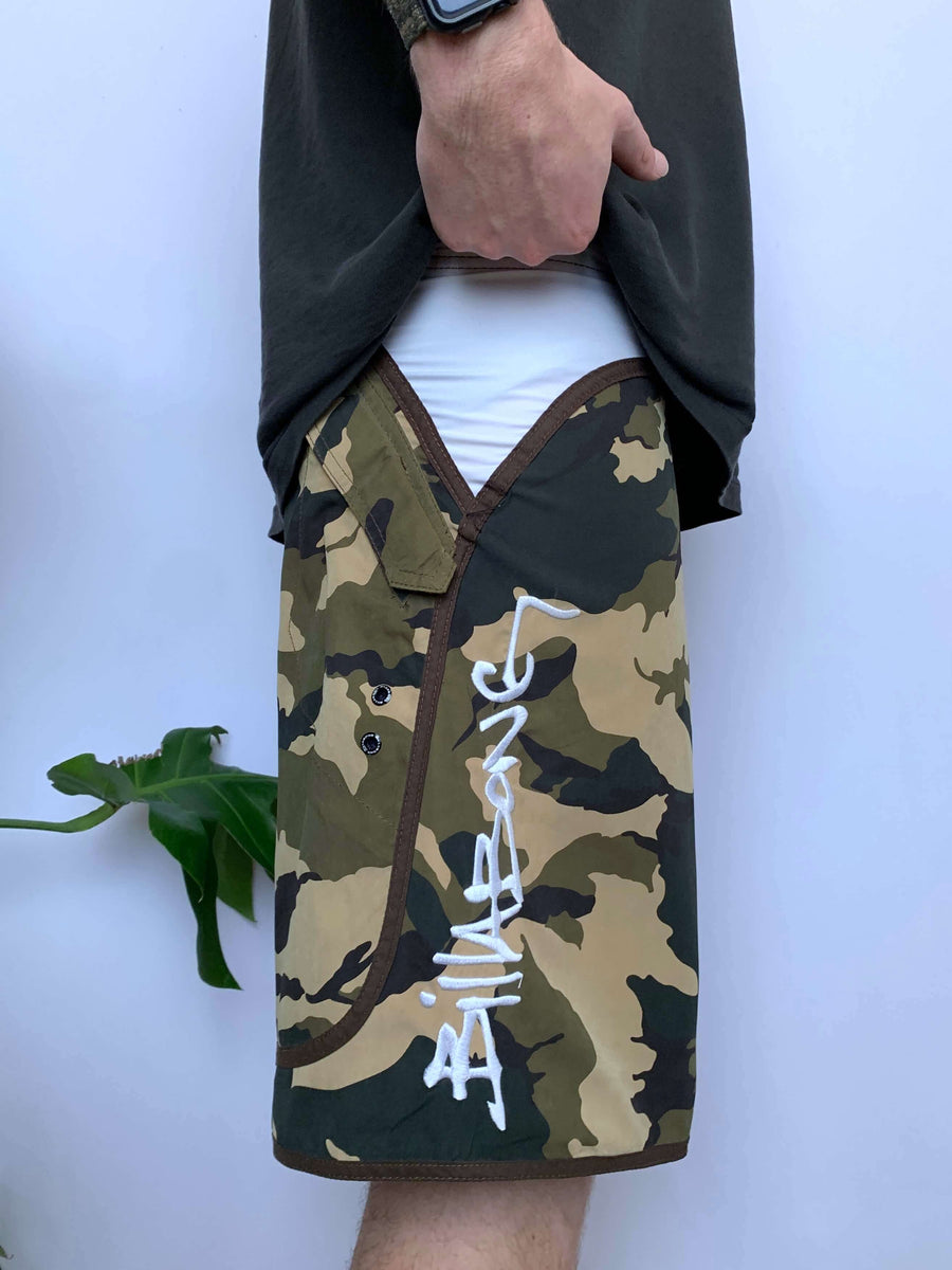 Y2K BILLABONG DOUBLE SPELLOUT CAMO BOARDIES - W32