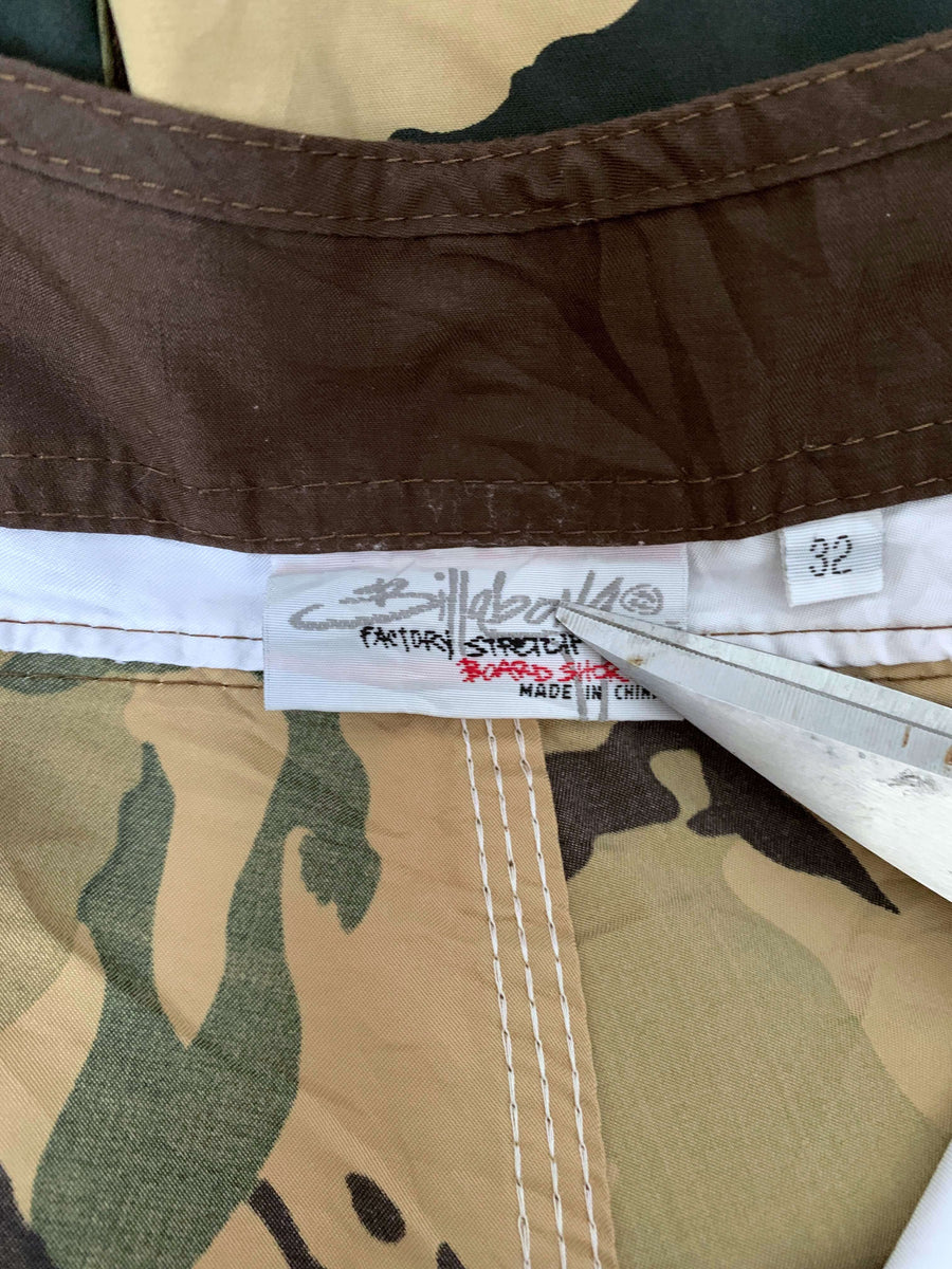 Y2K BILLABONG DOUBLE SPELLOUT CAMO BOARDIES - W32