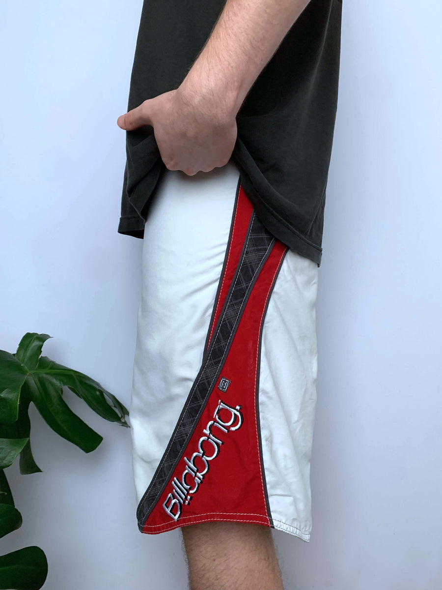 Y2K BILLABONG ANDY IRONS 3X WORLD CHAMP BOARDIES - W32/33
