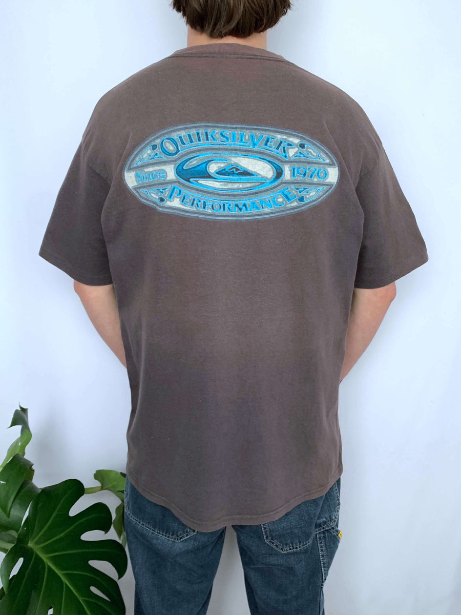 FADED 90S QUIKSILVER PERFORMANCE BIG GRAPHIC TEE - L