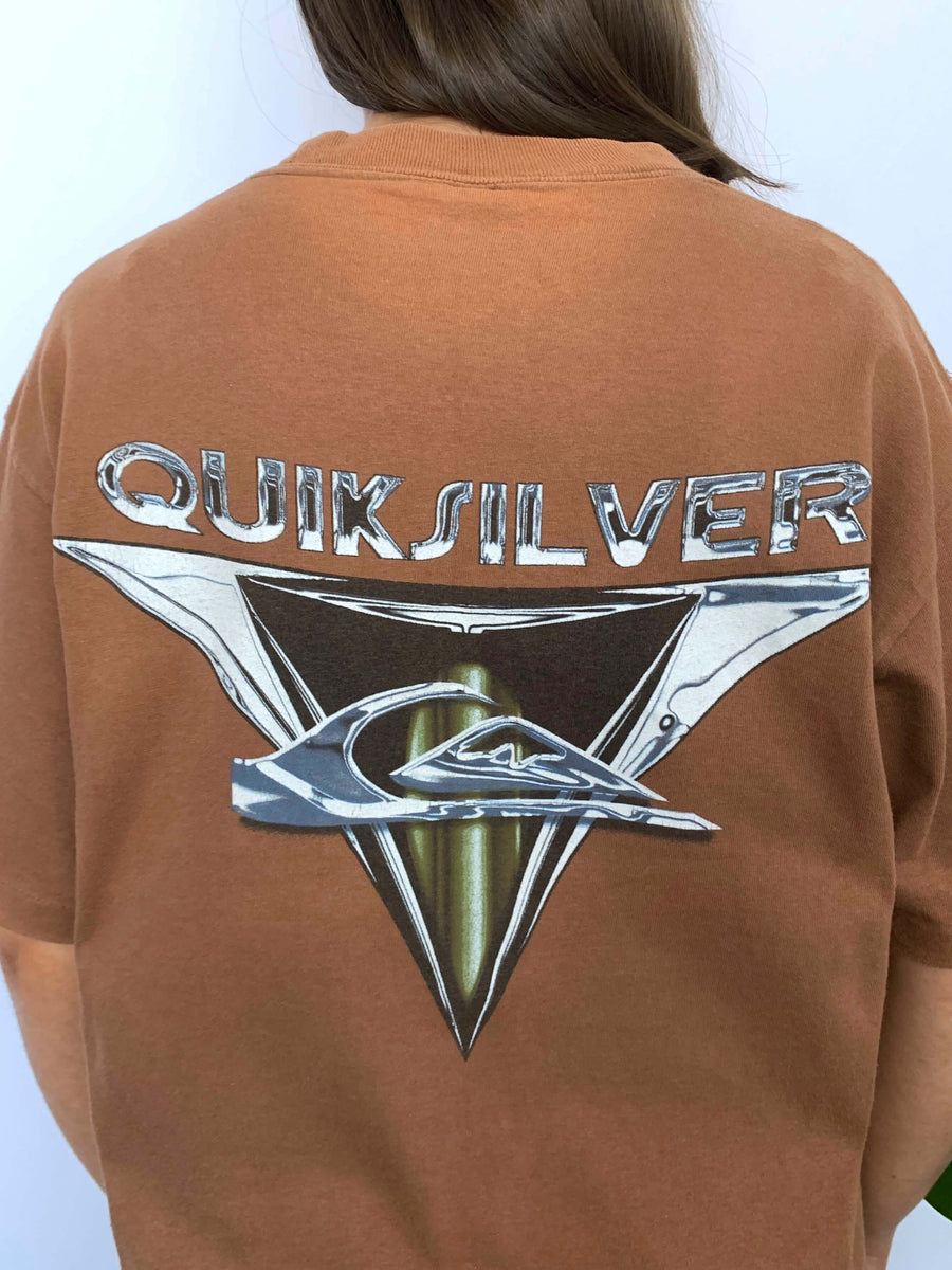 BROWN 90S QUIKSILVER GRAPHIC TEE - 8/10