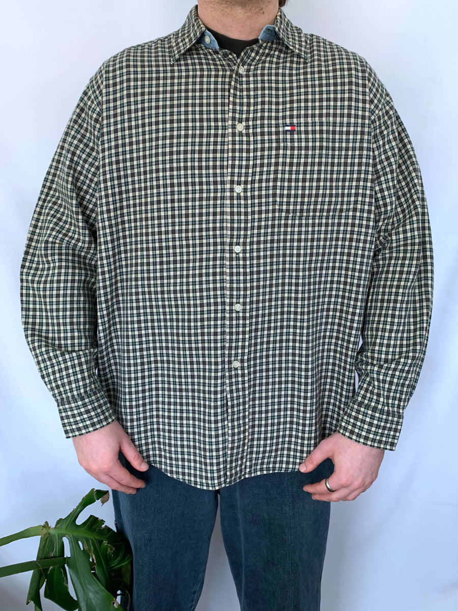 VINTAGE TOMMY CHECK BUTTON UP - L