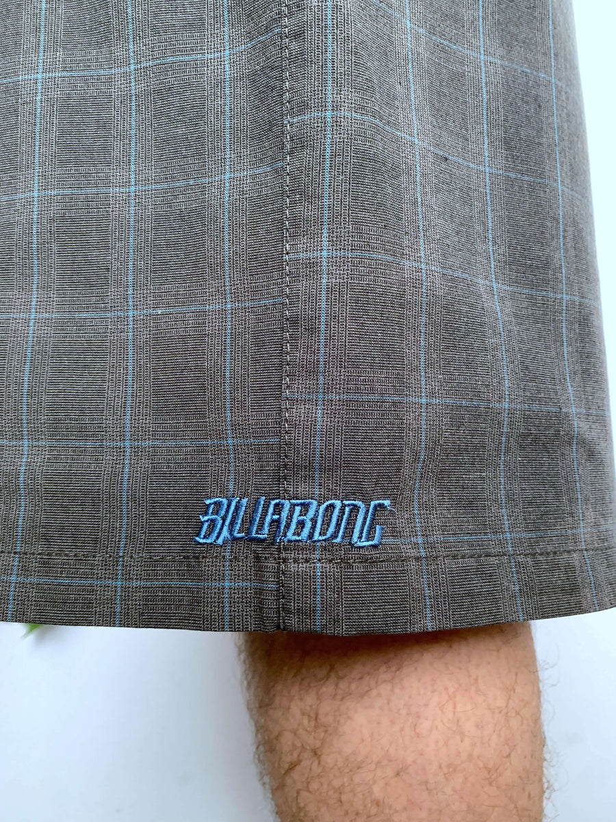 BAGGY OLD SCHOOL BILLABONG SHORTS - W36/37