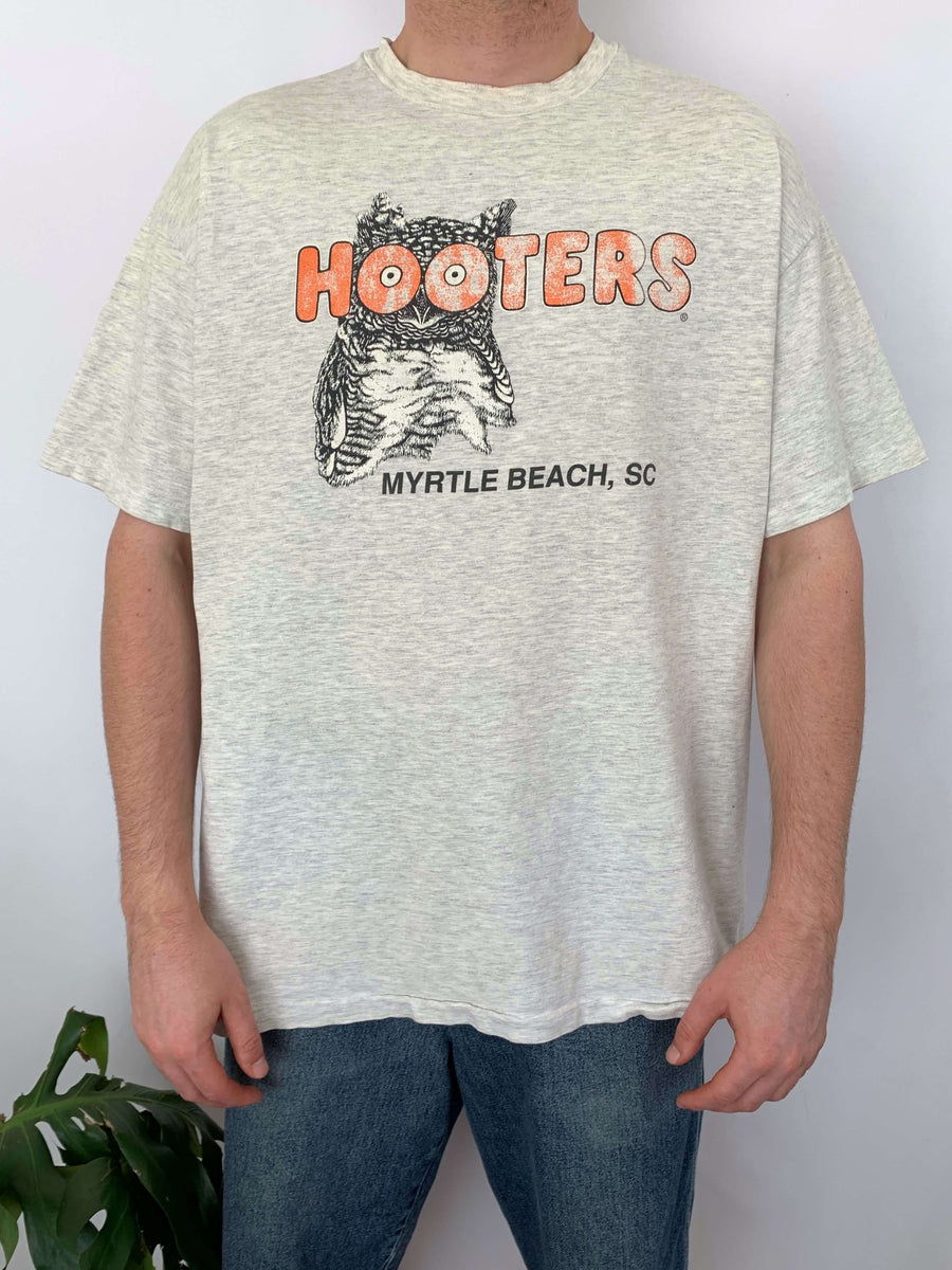 90S HOOTERS 'MORE THAN A MOUTHFUL' GRAPHIC TEE
