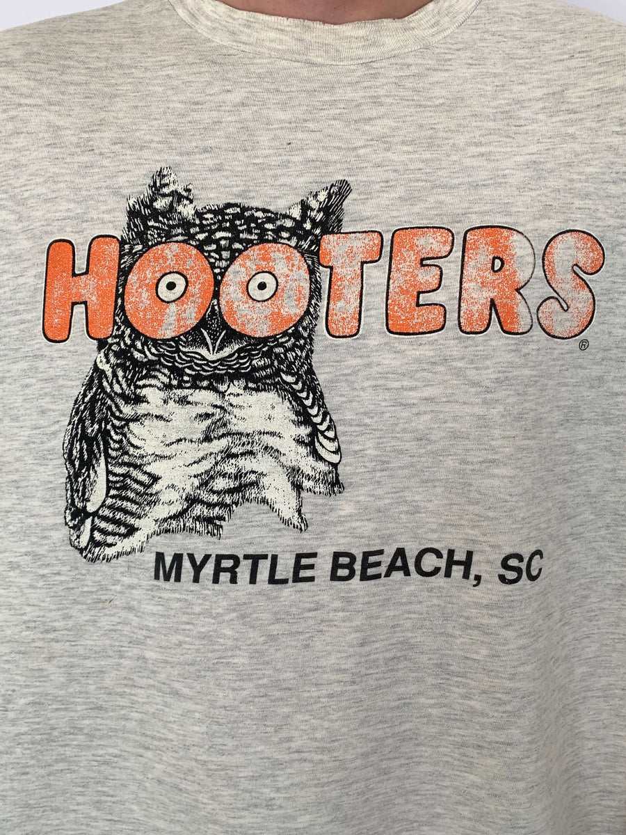 90S HOOTERS 'MORE THAN A MOUTHFUL' GRAPHIC TEE