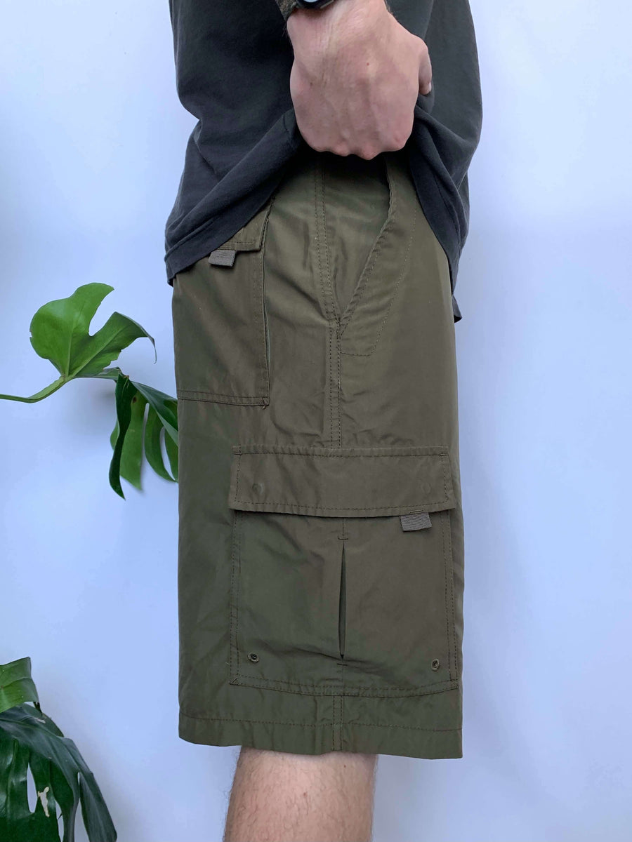 ARMY GREEN BAGGY VINTAGE QUIKSILVER CARGO SHORTS - W33/34