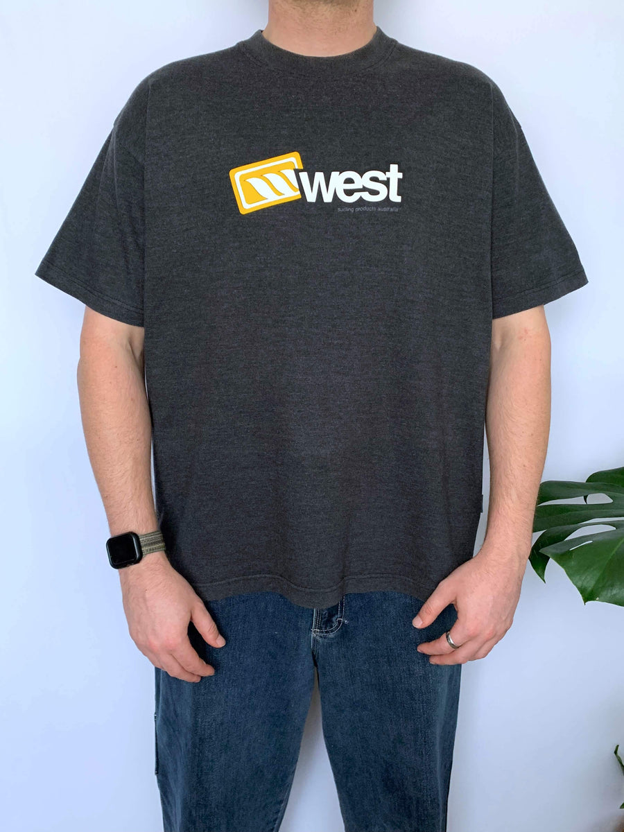 VINTAGE WEST SURF SPELLOUT/LOGO TEE - L