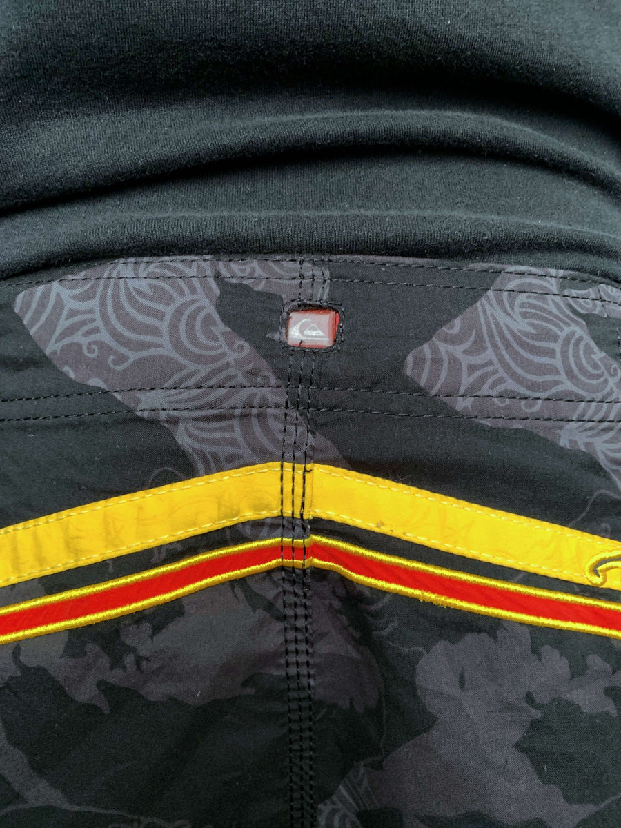 Y2K QUIKSILVER EMBROIDERED BOARDIES - W36