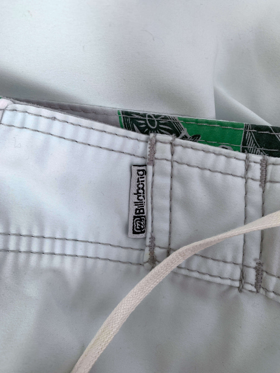 Y2K BILLABONG ANDY IRONS BOARDIES - W30
