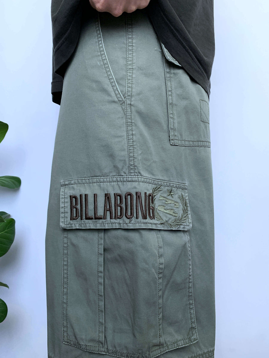 BAGGY OLD SCHOOL BILLABONG CARGO SHORTS - W36/37