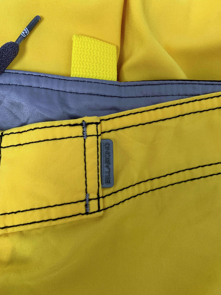 BAGGY Y2K BILLABONG SYSTEMS SPELLOUT BOARDIES - W37