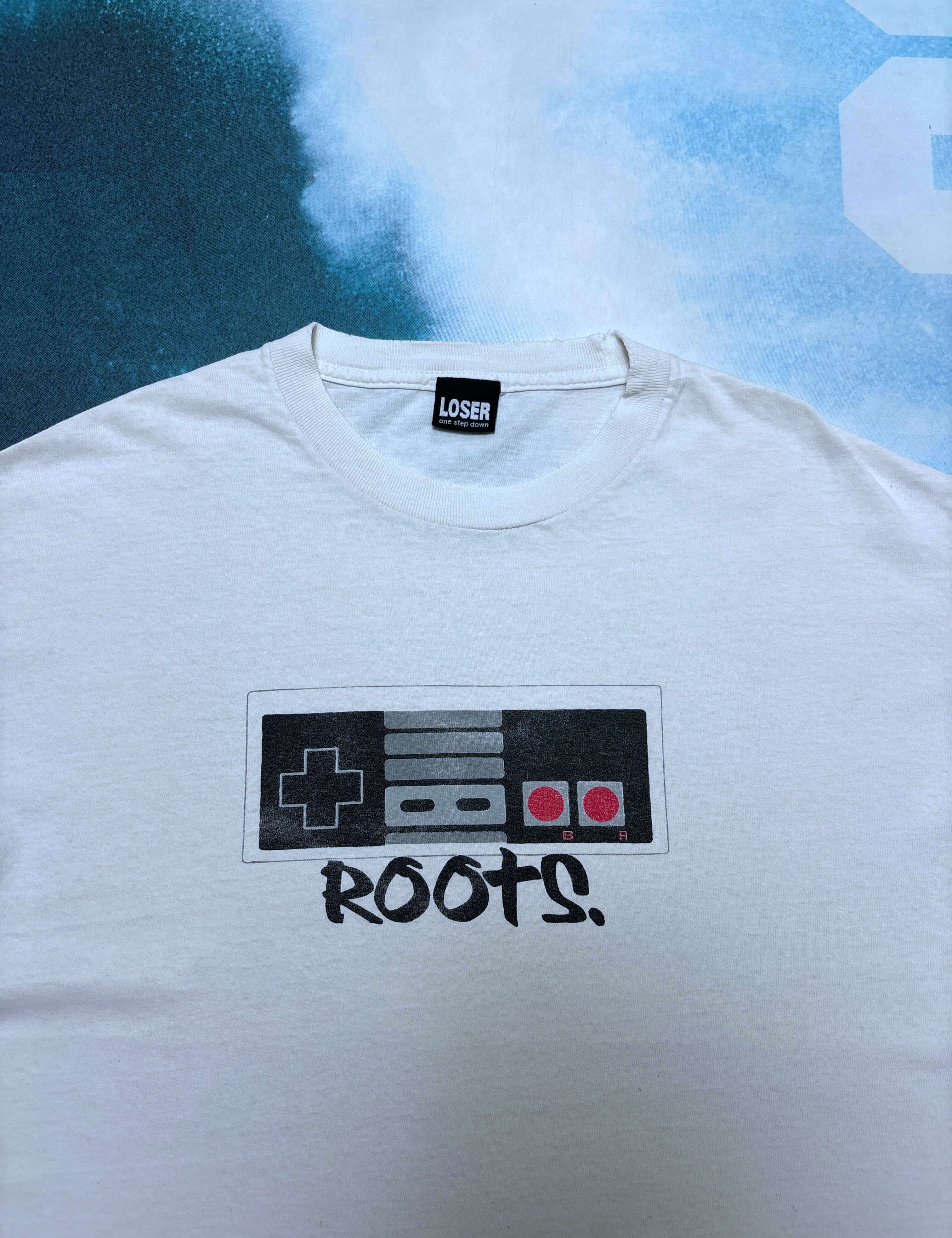 90S LOSER 'ROOTS' GRAPHIC TEE - L