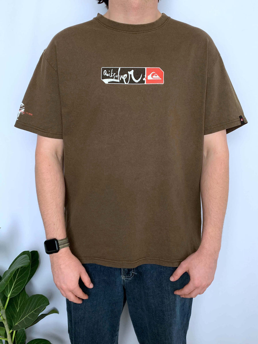 Y2K QUIKSILVER BIG SPELLOUT TEE - L