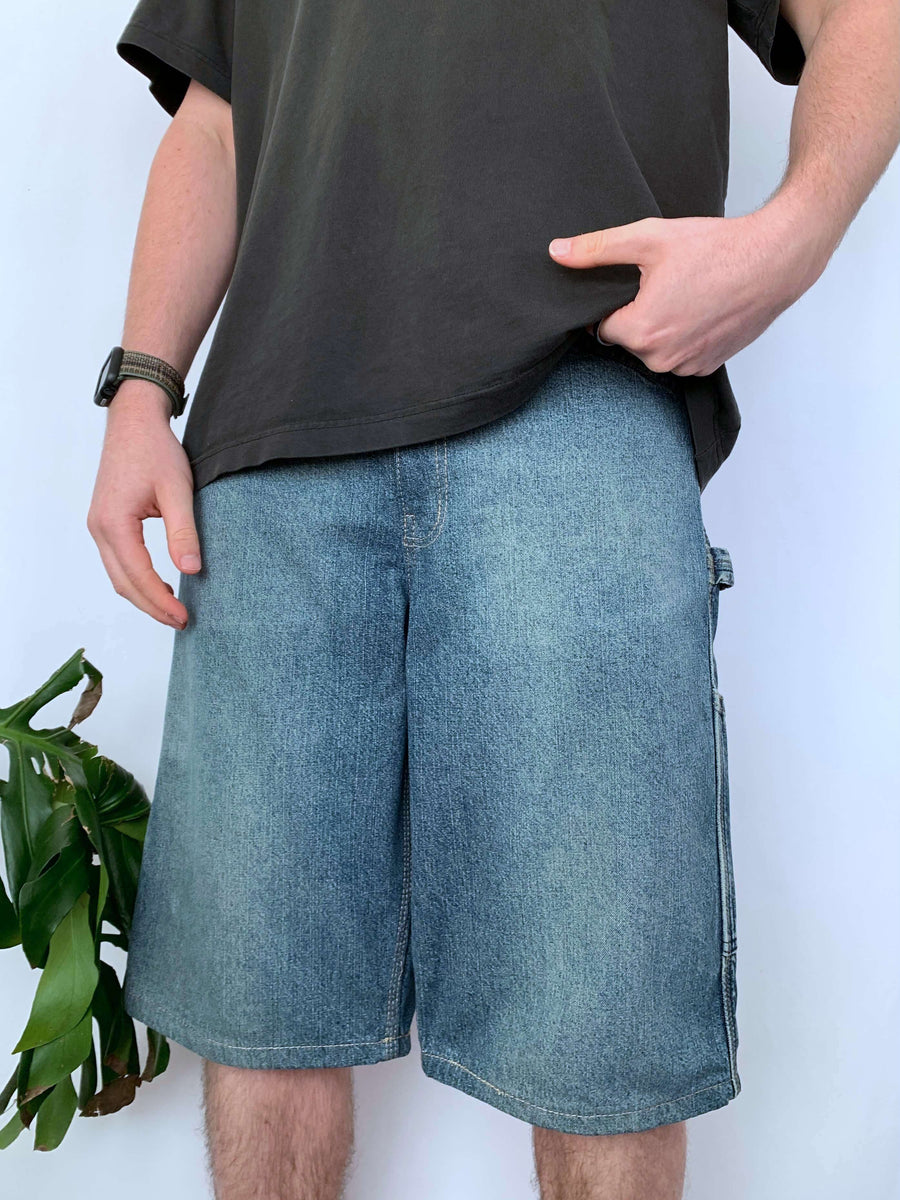 LEVIS SIGNATURE CARPENTER JORTS - W31