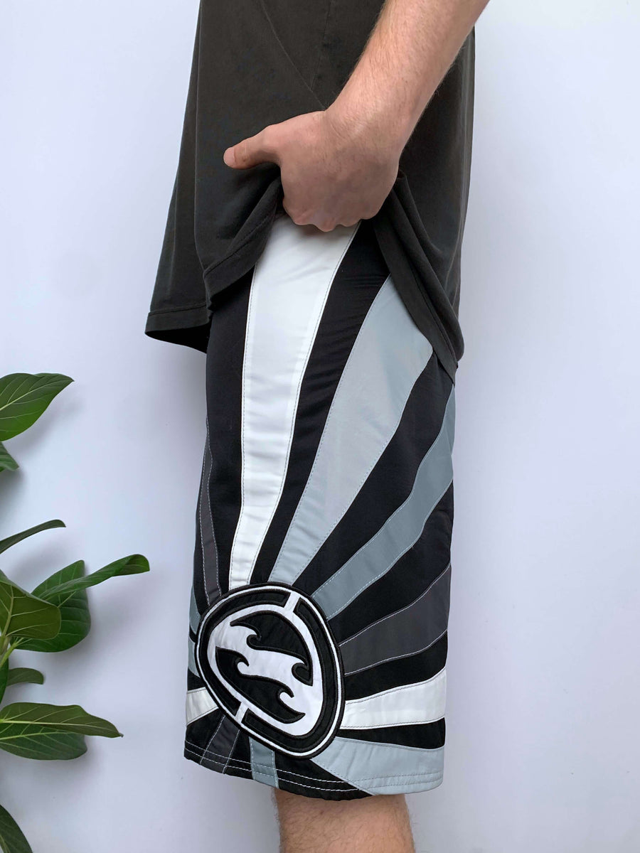 Y2K BILLABONG ANDY IRONS RISING SUN BOARDIES - W32