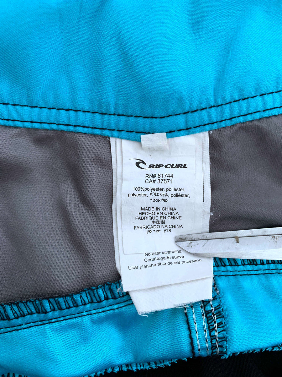 Y2K RIP CURL SPELLOUT BOARDIES - W34