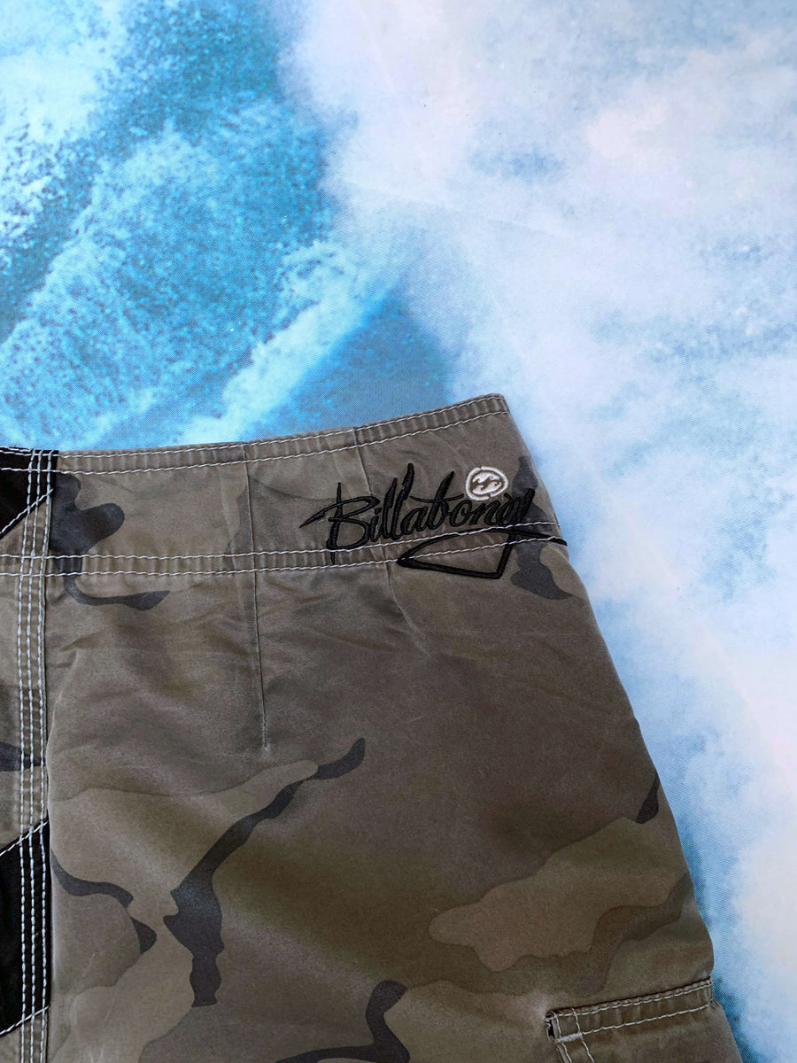 Y2K BILLABONG ANDY IRONS 3X WORLD CHAMP RISING SUN BOARDIES - W29