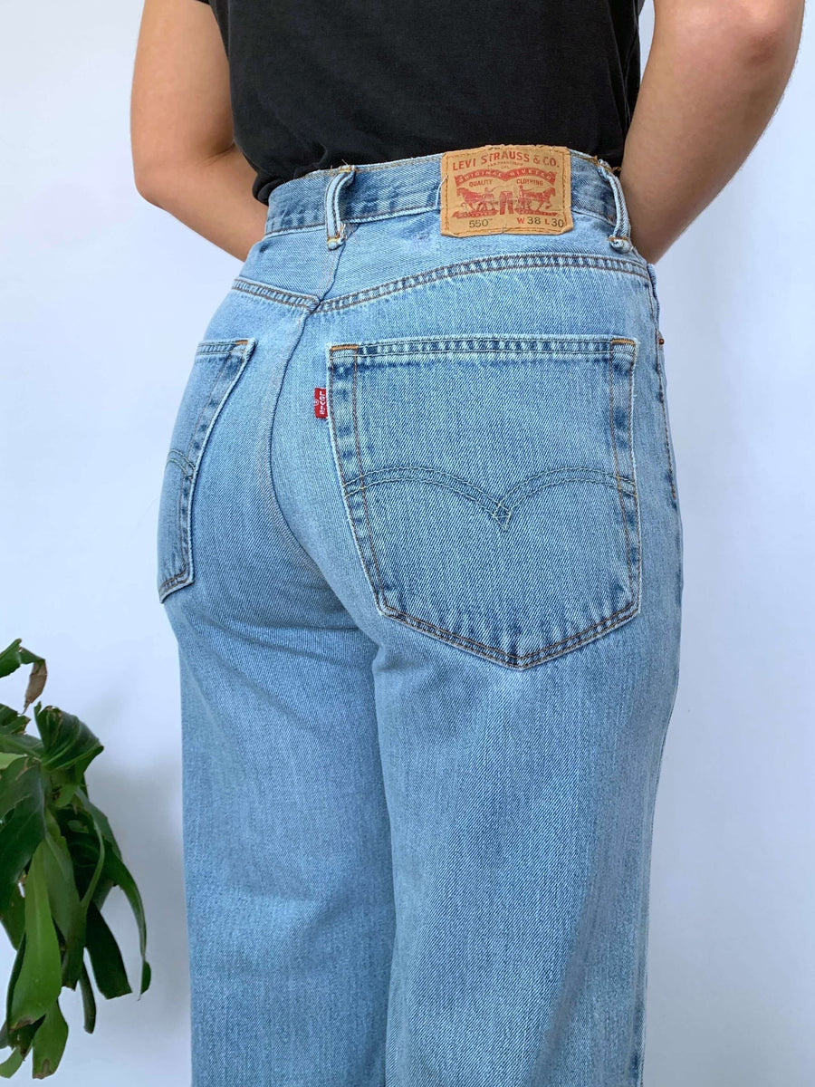 LIGHTWASH LEVIS 550 JEANS - W27