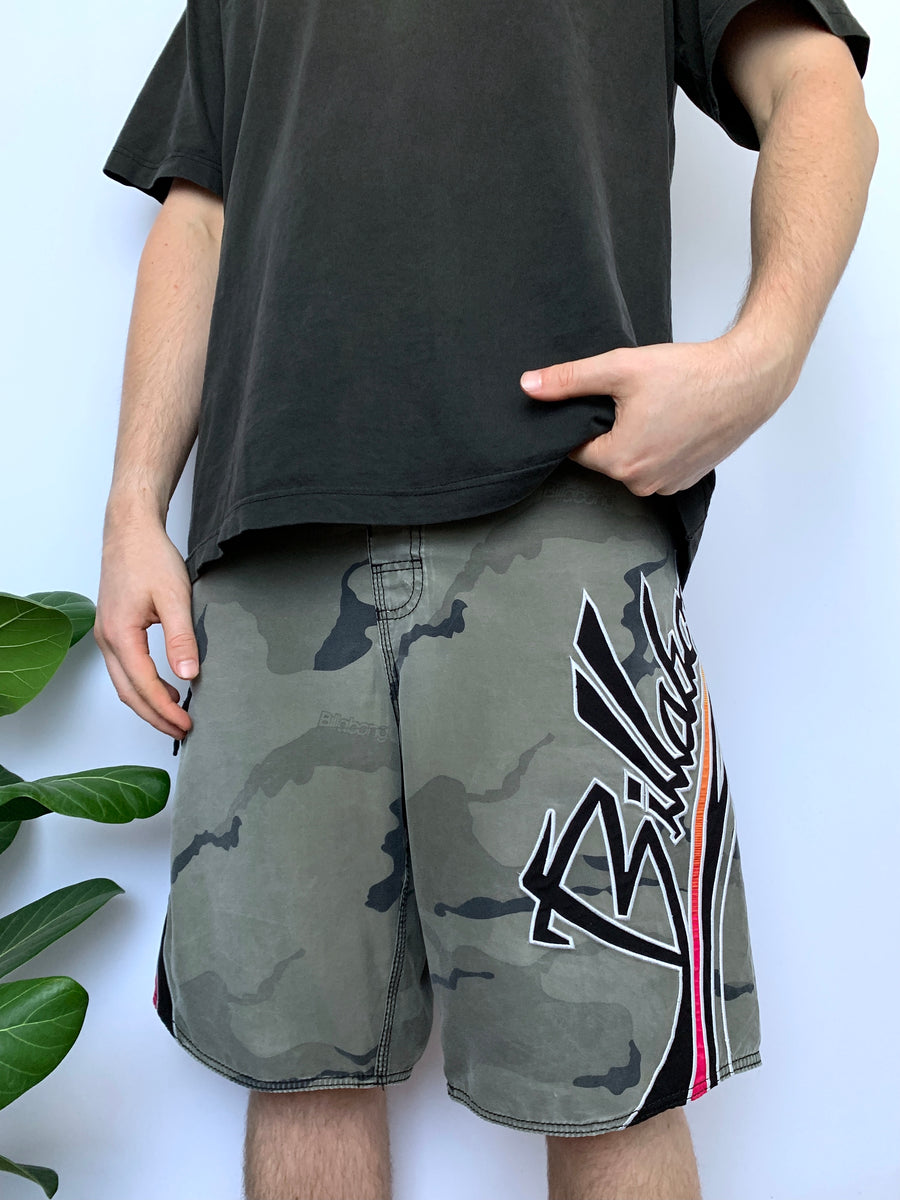 CAMO Y2K BILLABONG MARK OCCHILUPO SIGNATURE BOARDIES - W32