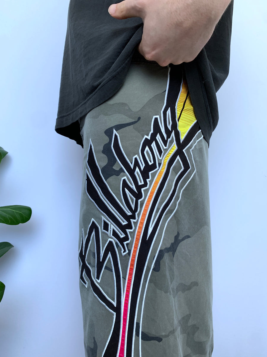 CAMO Y2K BILLABONG MARK OCCHILUPO SIGNATURE BOARDIES - W32