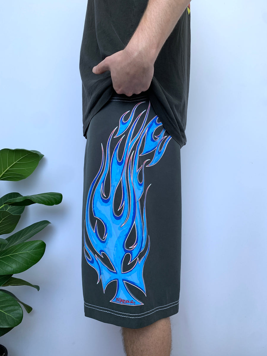 RARE Y2K BILLABONG FLAME BOARDIES - W36