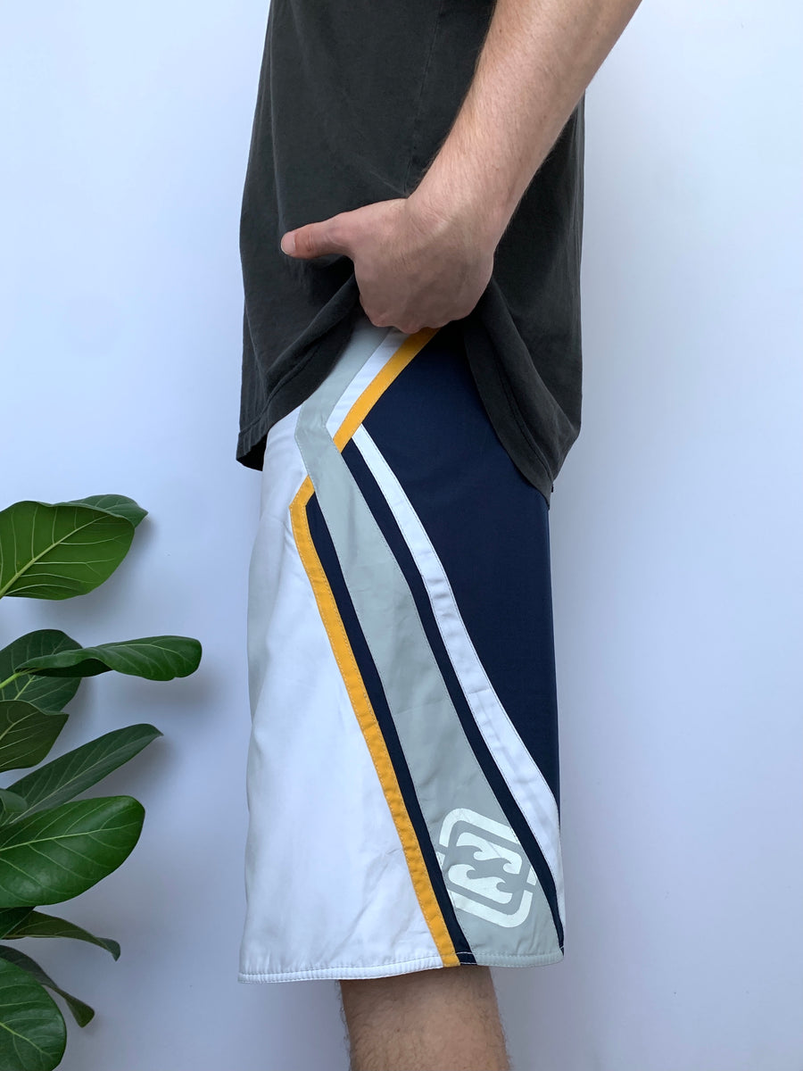 Y2K BILLABONG SPELLOUT/LOGO BOARDIES - W33/34