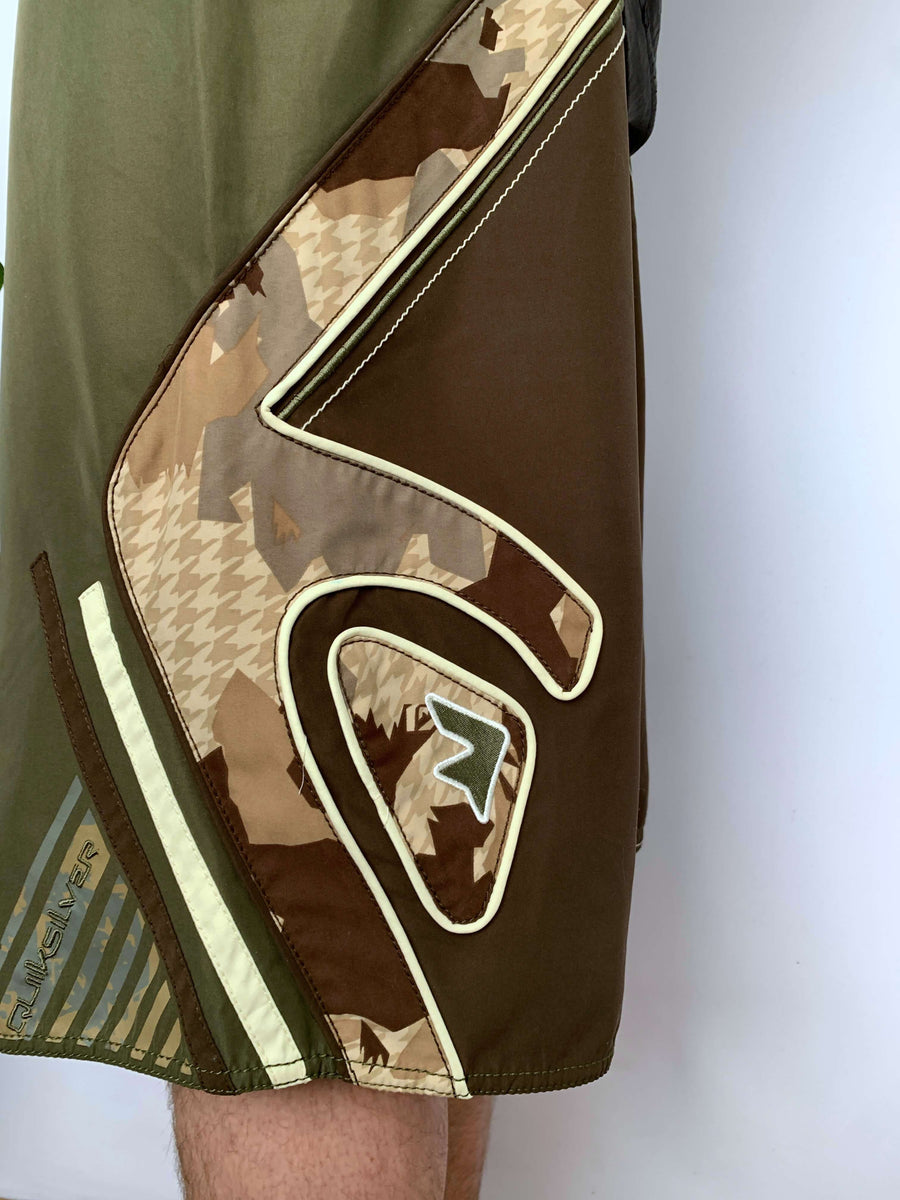 Y2K QUIKSILVER CAMO LOGO BOARDIES - W36/37