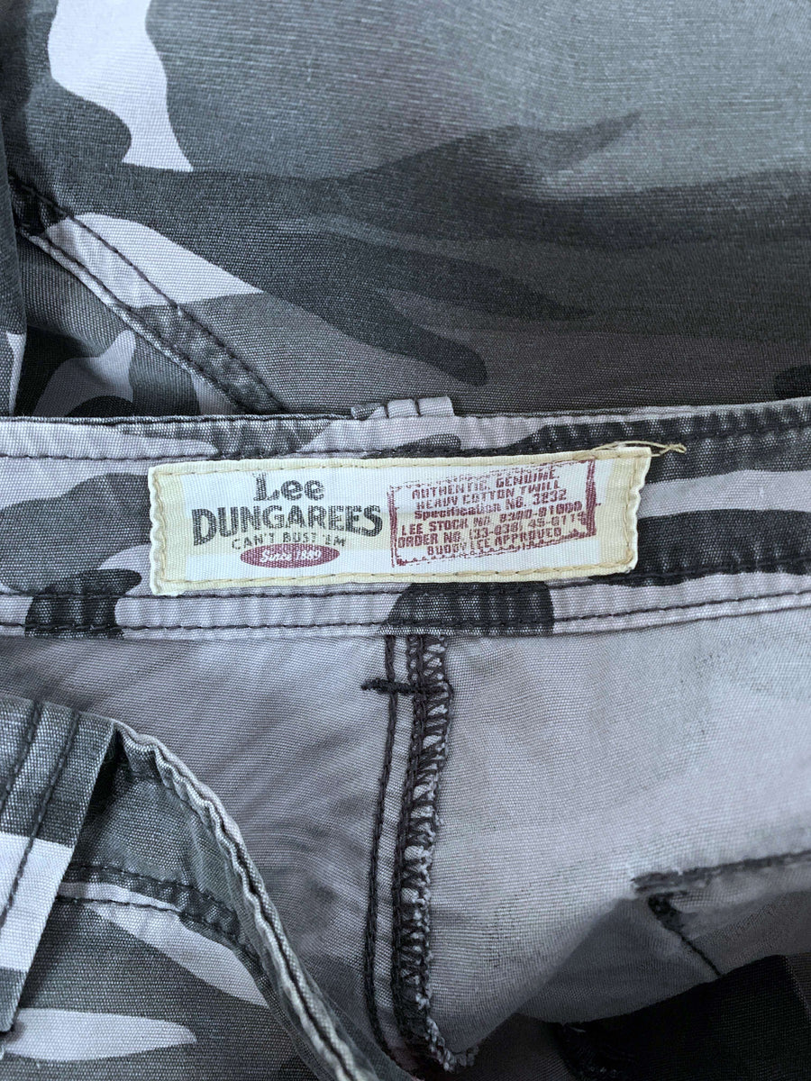 VINTAGE LEE DUNGAREES CAMO CARGO SHORTS - W38