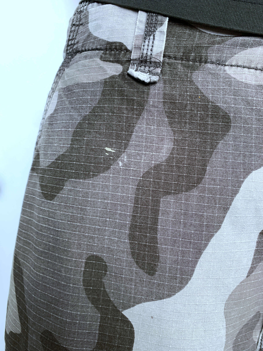 VINTAGE CAMO AMERICAN EAGLE CARGO SHORTS - W36