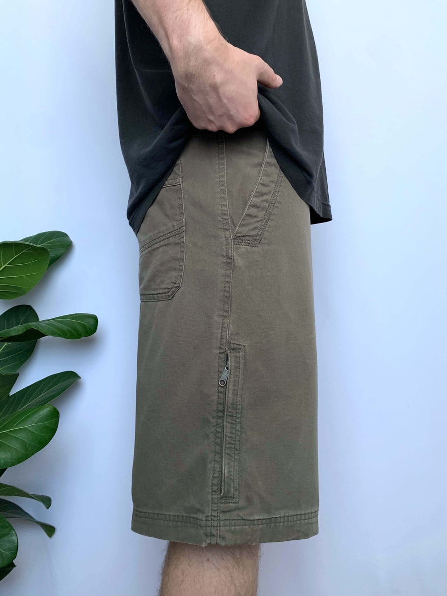 CHOCOLATE COLUMBIA CARPENTER POCKET SHORTS - W32