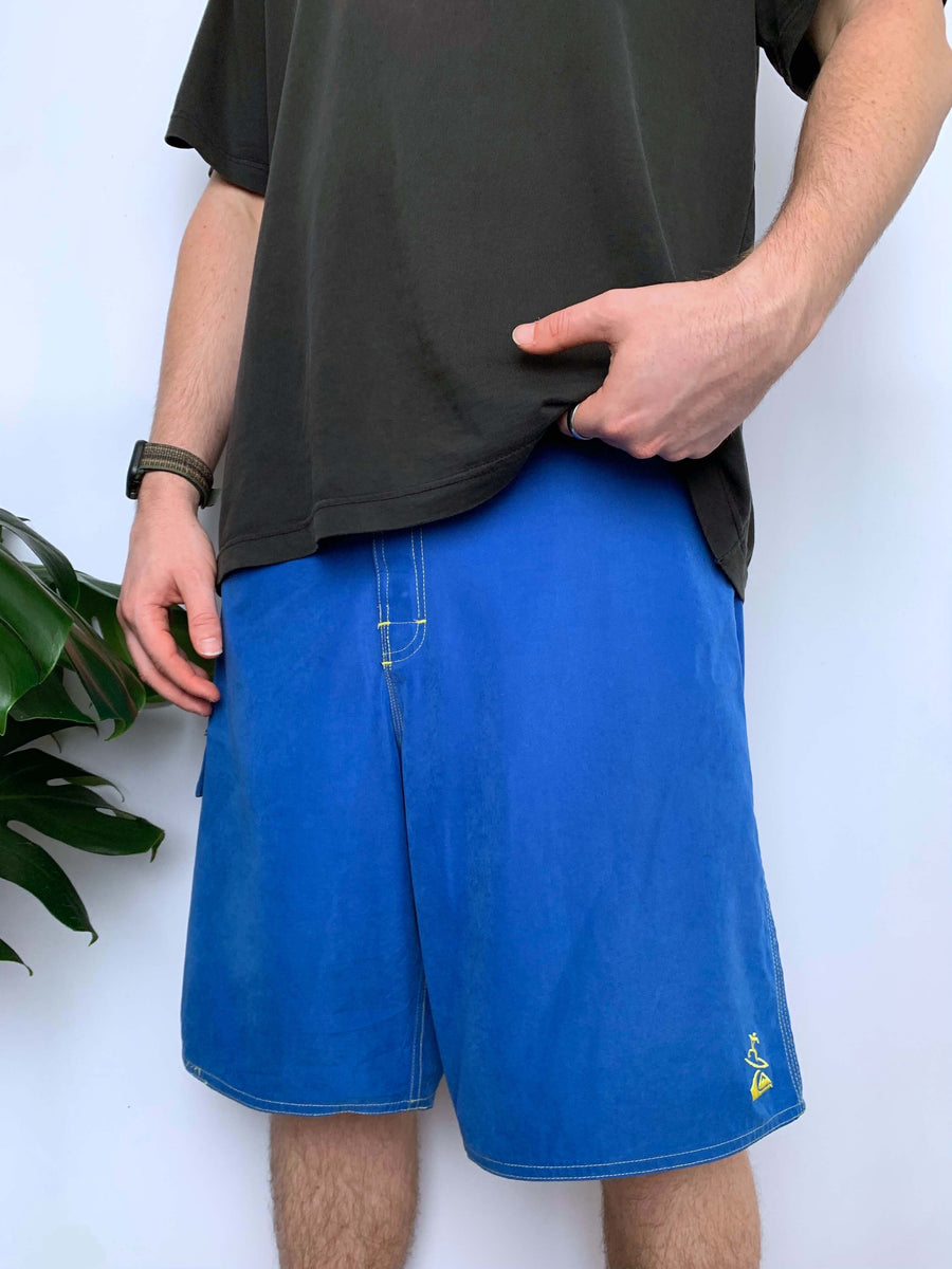 VINTAGE QUIKSILVER CARGO POCKET BOARDIES - W33/34