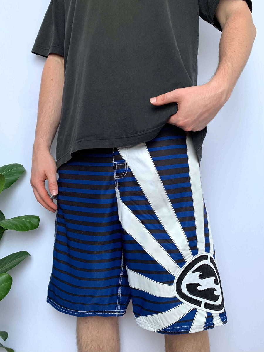 Y2K BILLABONG ANDY IRONS RISING SUN BOARDIES - W32