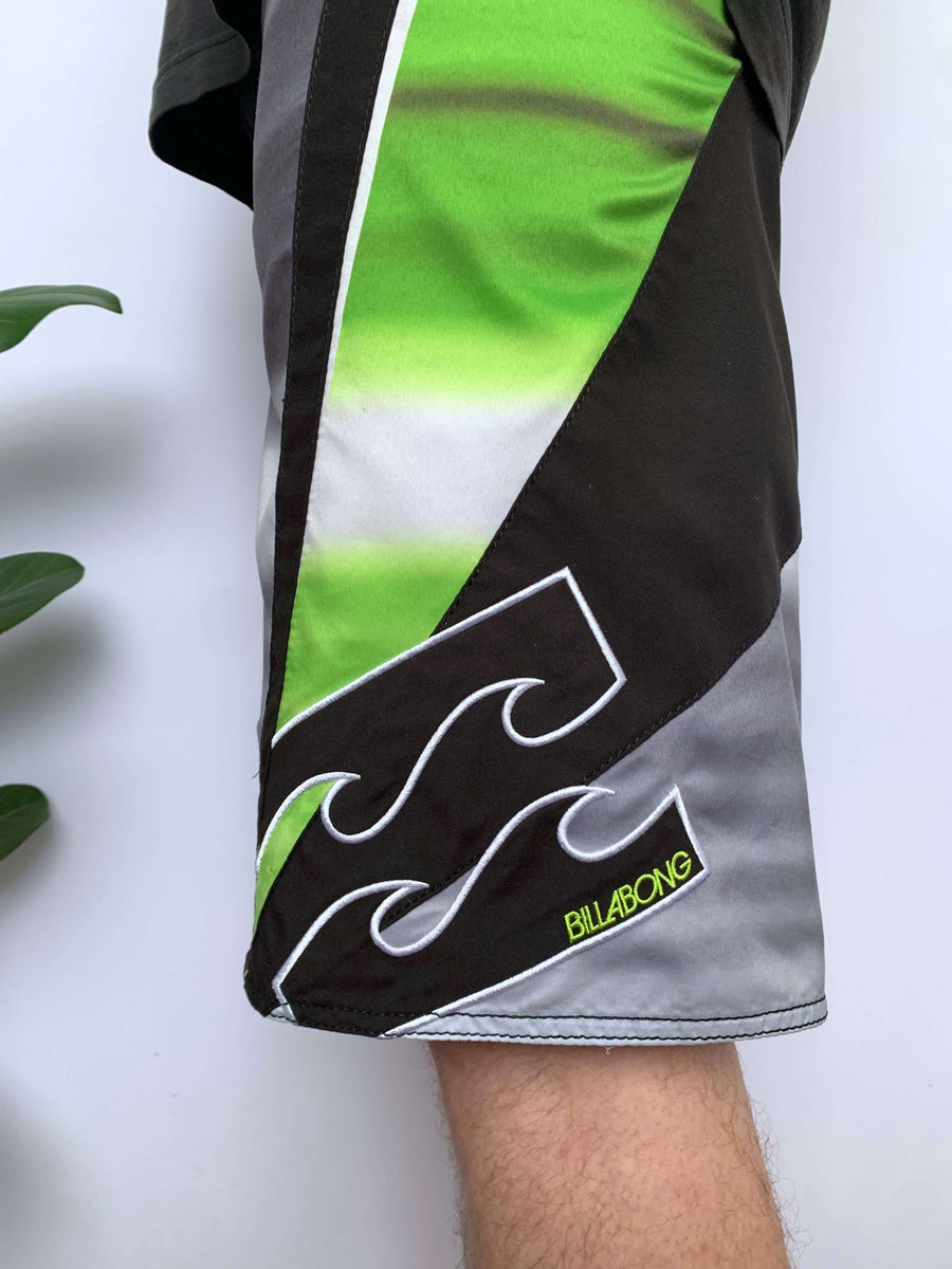 Y2K BILLABONG BIG LOGO BOARDIES - W30/31