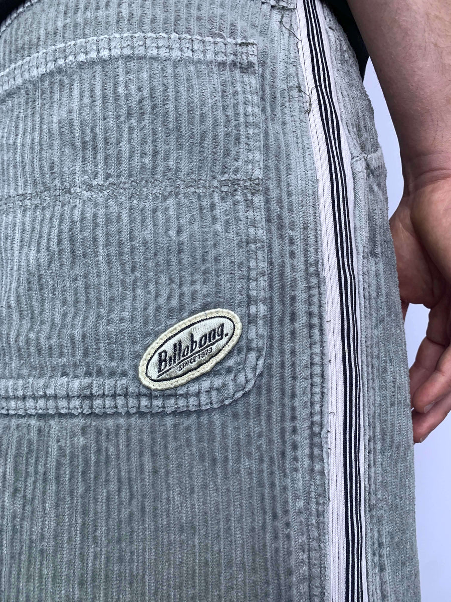 RARE 90S BILLABONG JUMBO CORD SHORTS - W31/32