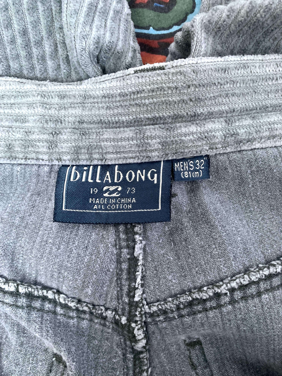 RARE 90S BILLABONG JUMBO CORD SHORTS - W31/32