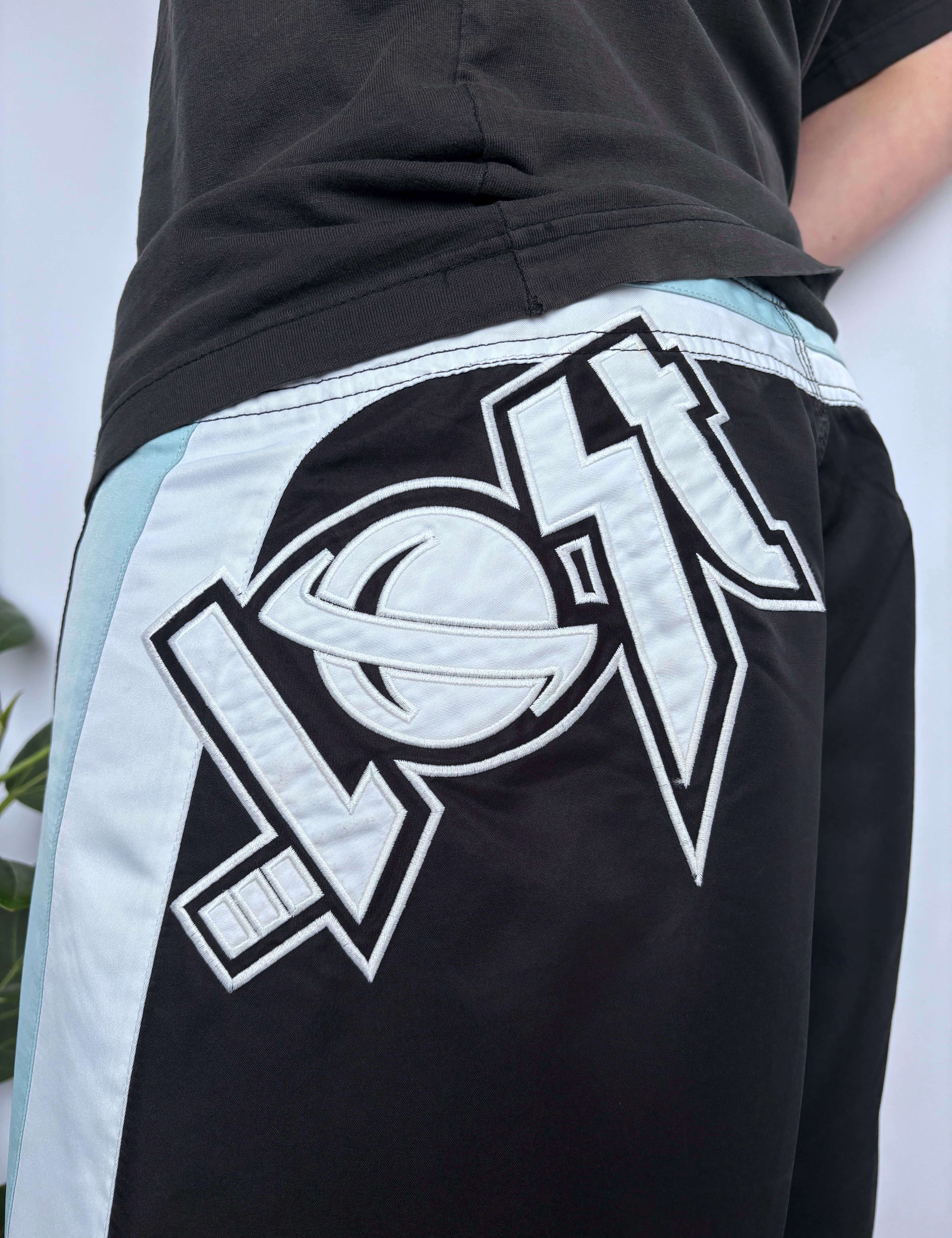 Y2K LOST ENTERPRISES EMBROIDERED SPELLOUT BOARDIES - W36