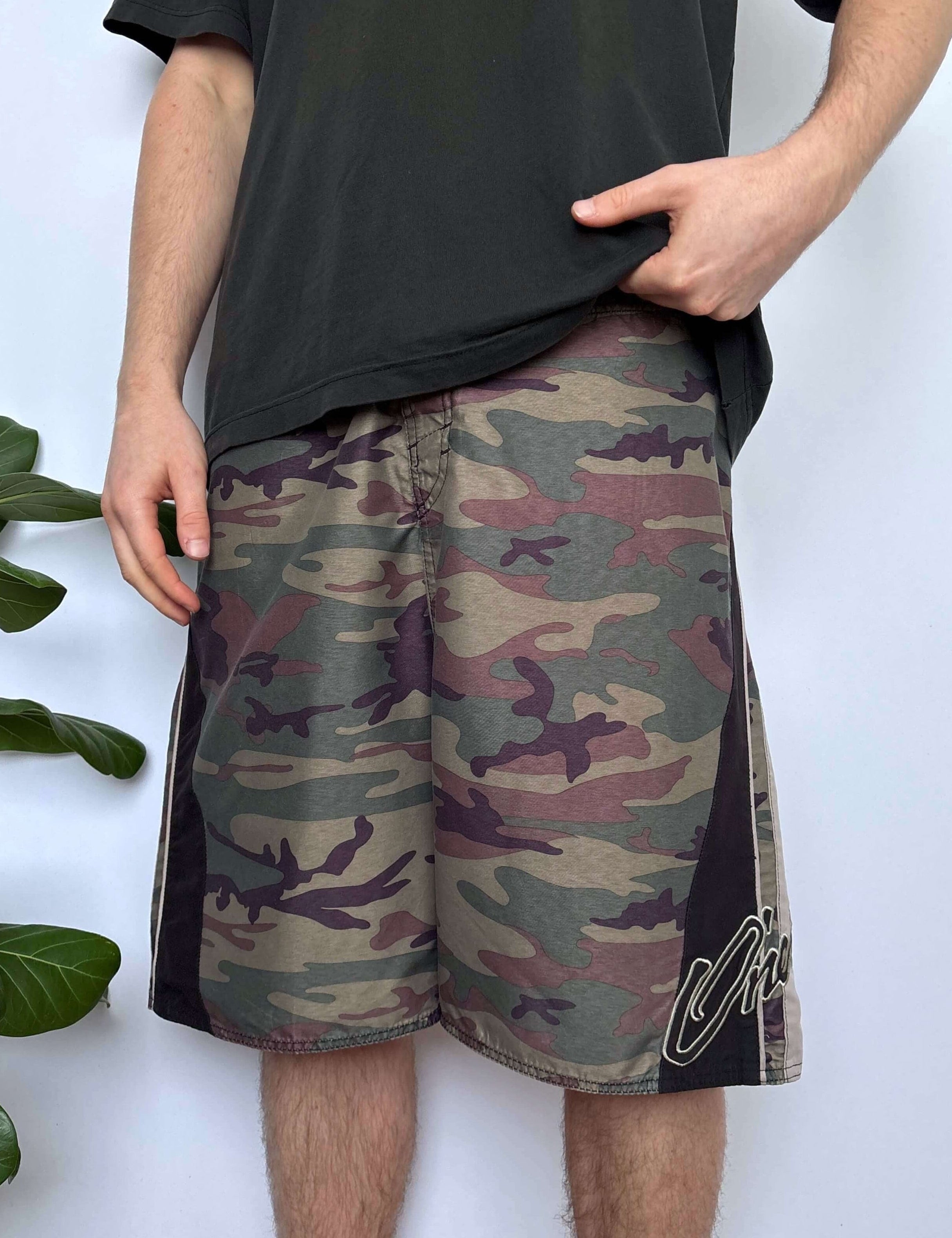 CAMO Y2K O'NEILL EMBROIDERED SPELLOUT BOARDIES - W36