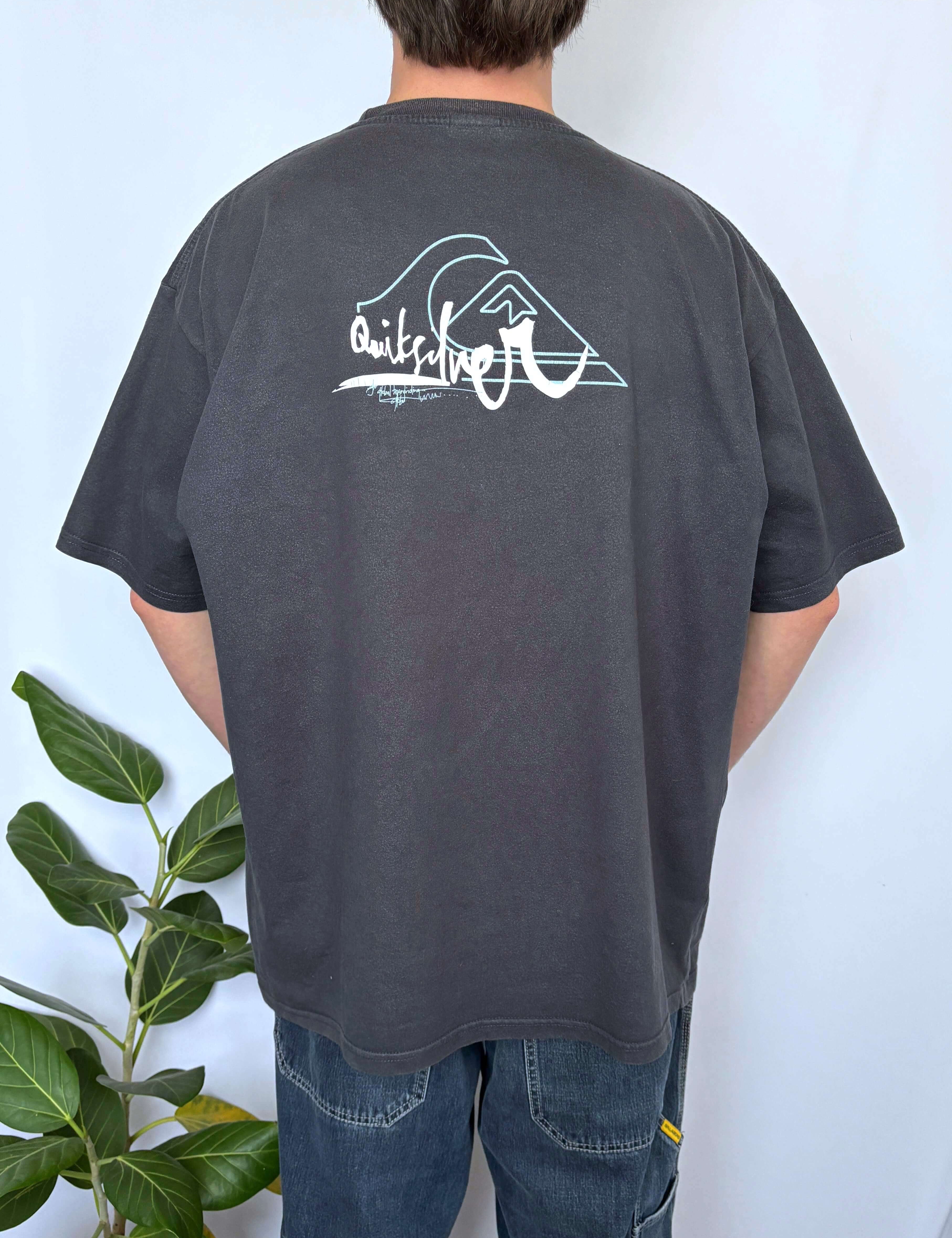BAGGY VINTAGE QUIKSILVER SPELLOUT/LOGO TEE - XL/XXL