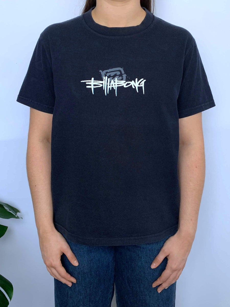 Y2K BILLABONG SPELLOUT/LOGO TEE - 8/10