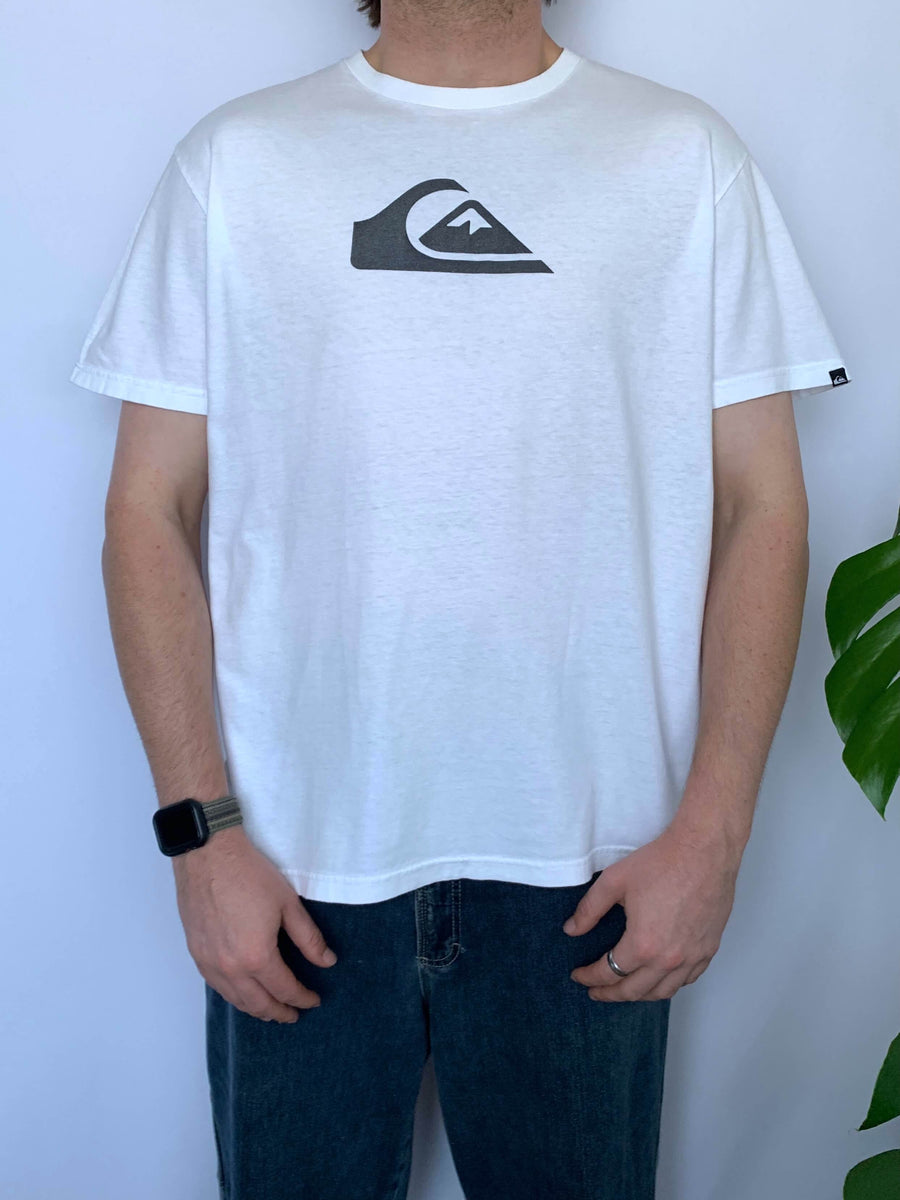 VINTAGE QUIKSILVER FRONT HIT TEE - M