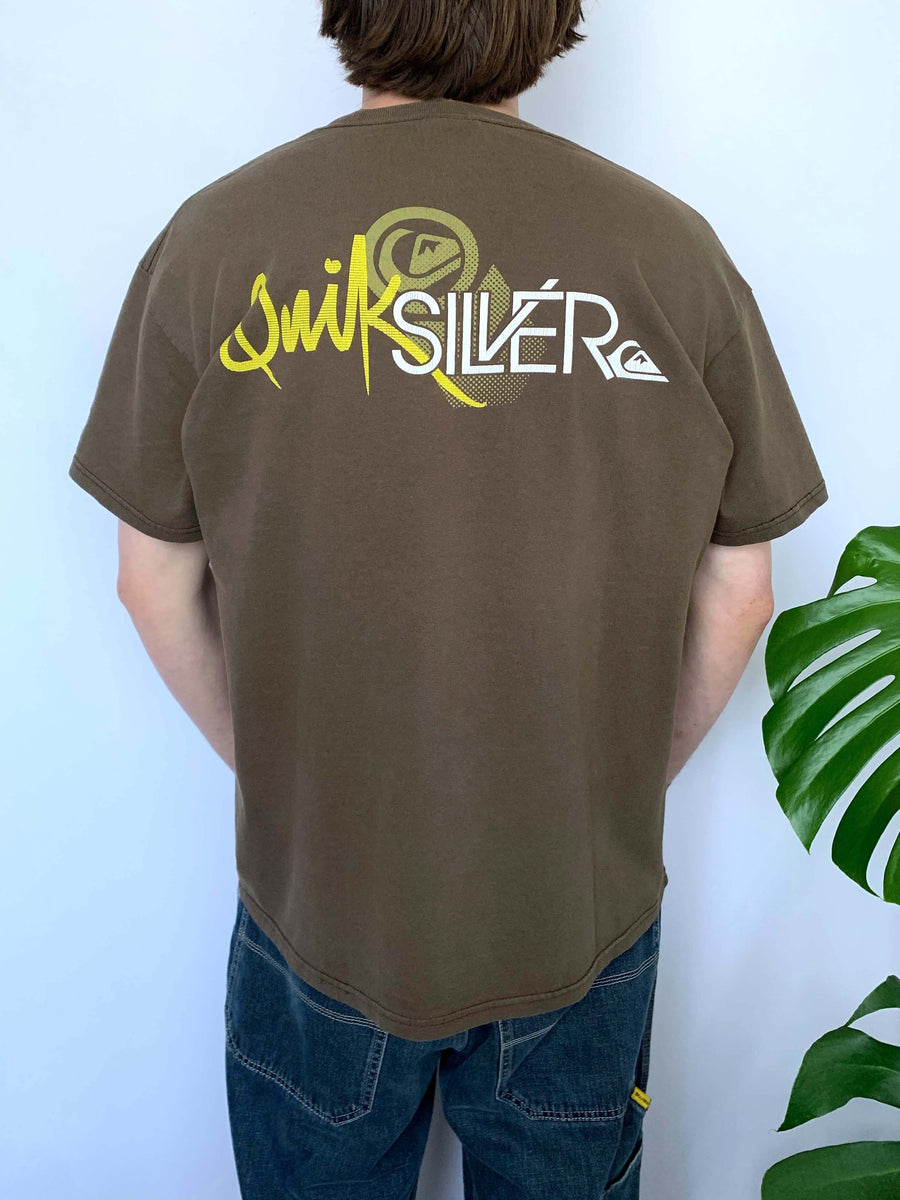 VINTAGE QUIKSILVER SPELLOUT GRAPHIC TEE - L