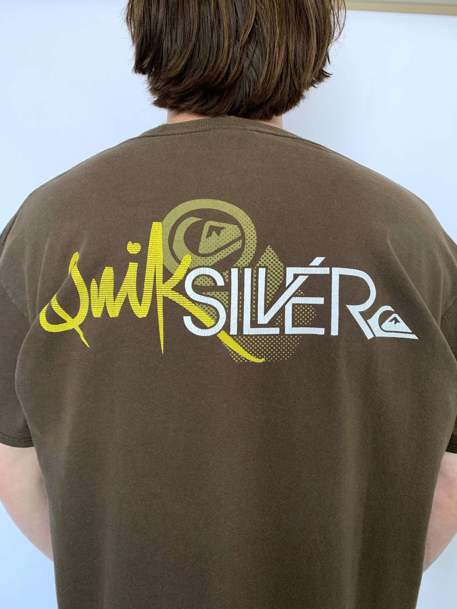 VINTAGE QUIKSILVER SPELLOUT GRAPHIC TEE - L