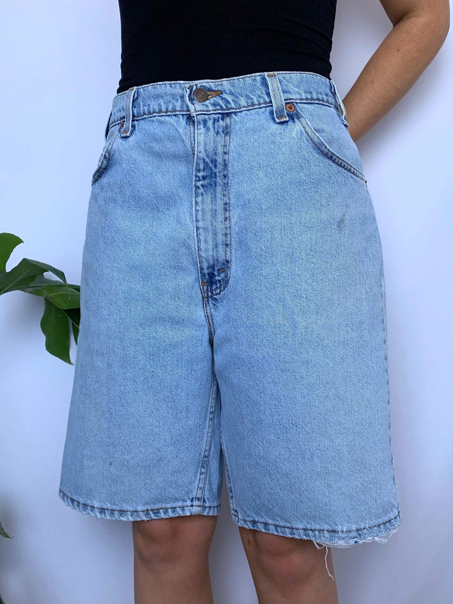 VINTAGE LEVIS WHITE TAB JORTS - W34/35