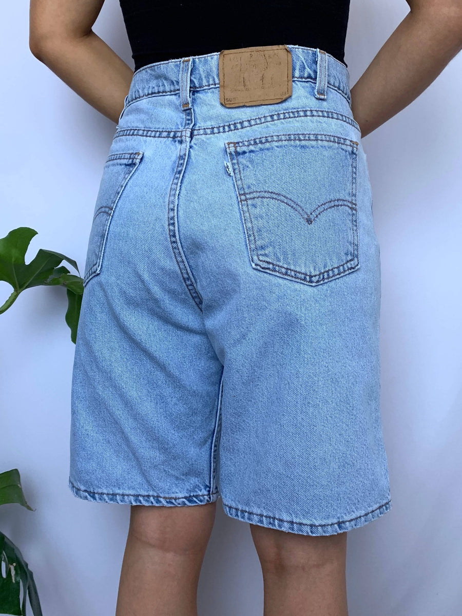 VINTAGE LEVIS WHITE TAB JORTS - W34/35