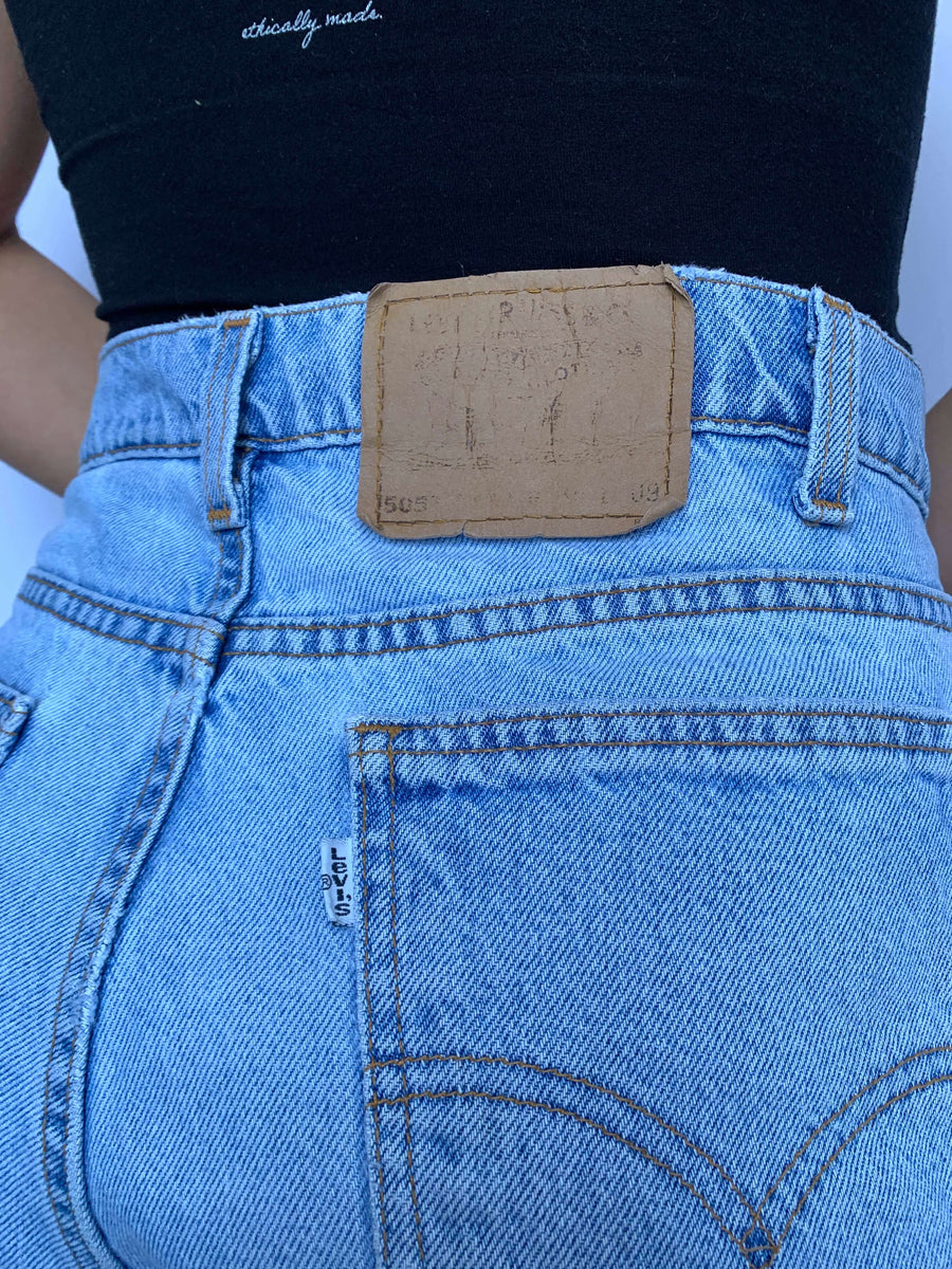 VINTAGE LEVIS WHITE TAB JORTS - W34/35