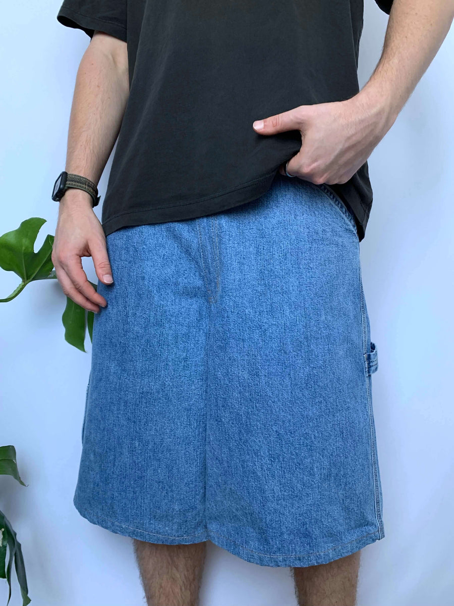 LEVIS SIGNATURE CARPENTER JORTS - W35