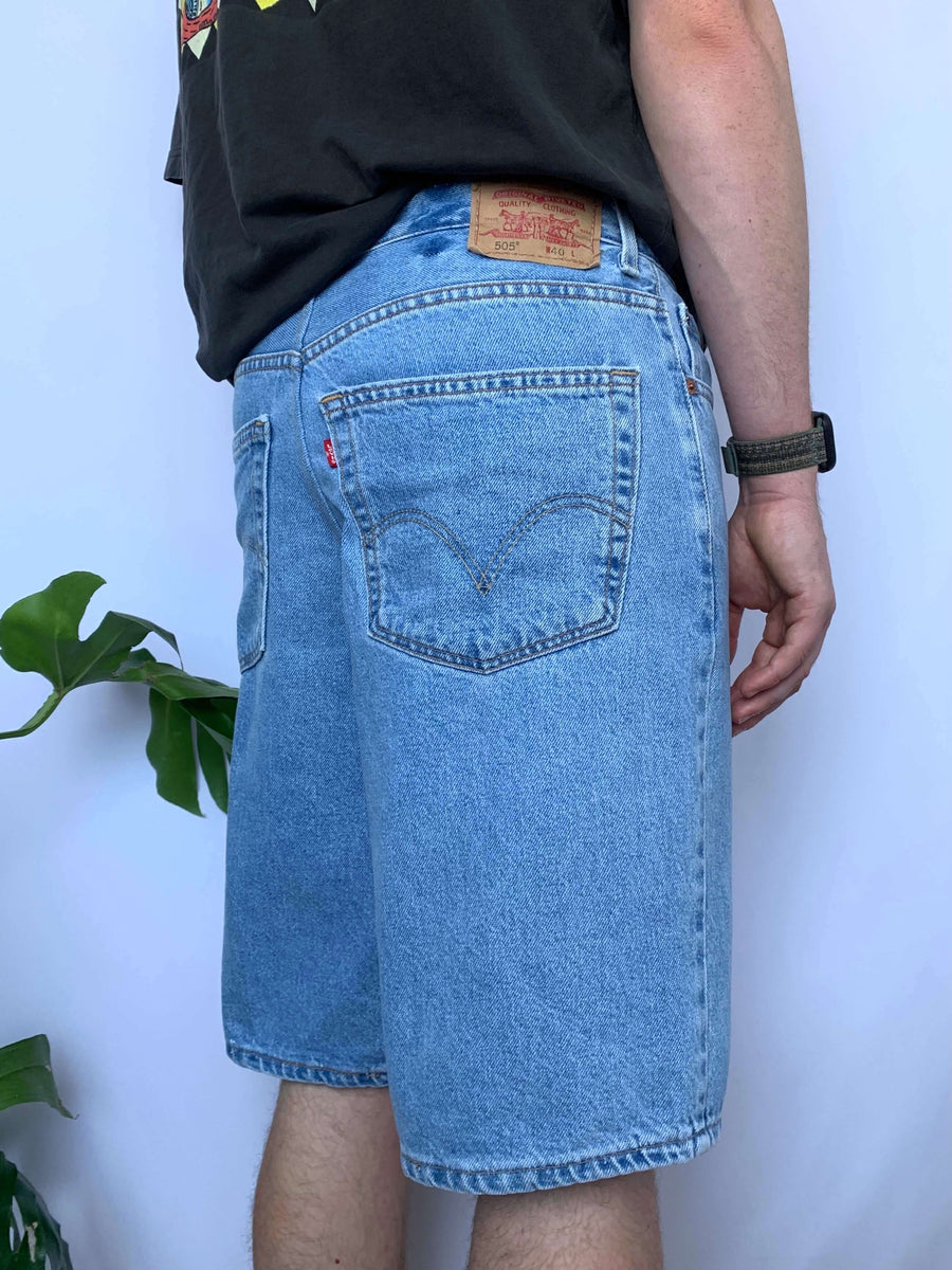 VINTAGE LIGHT WASH RED TAB LEVIS JORTS - W31