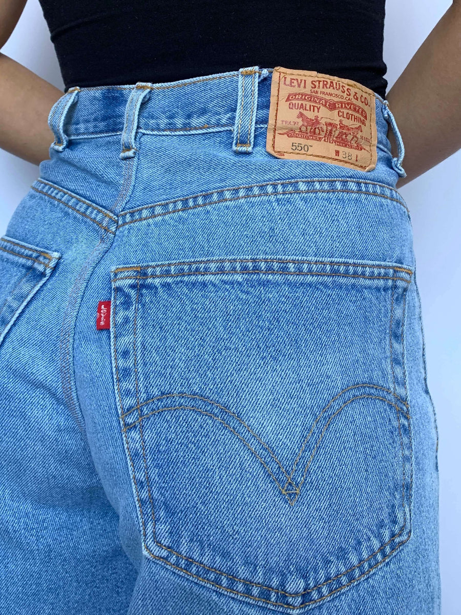 CLASSIC MID WASH LEVIS JORTS - W30/31